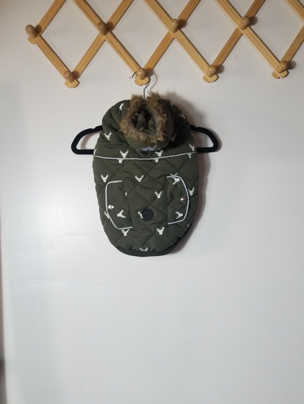 LUVGEAR DOG QUILTED OLIVE COAT WITH FAUX FUR HOOD SIZE MEDIUM